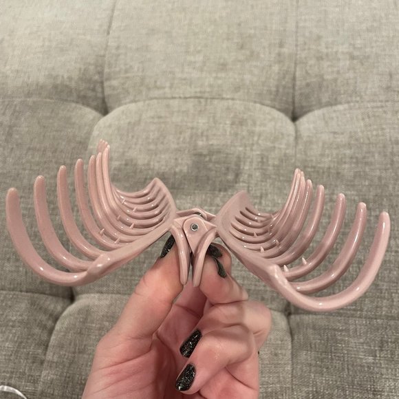 SOLD Baby Pink Barrel Claw Clip - Picture 5 of 5